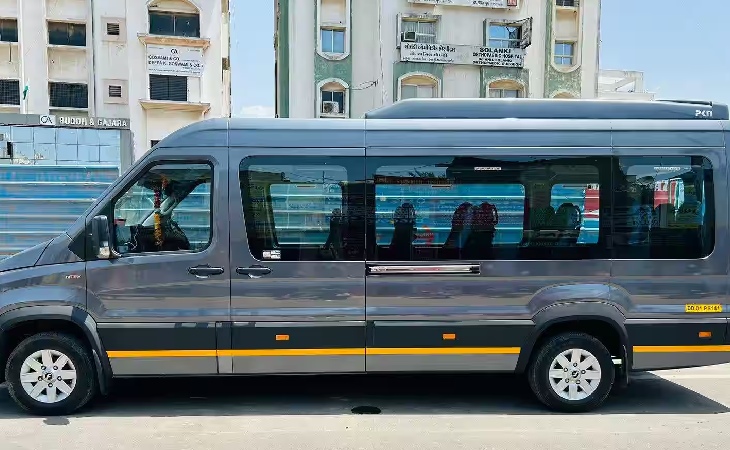 17  Seater Force Urabania